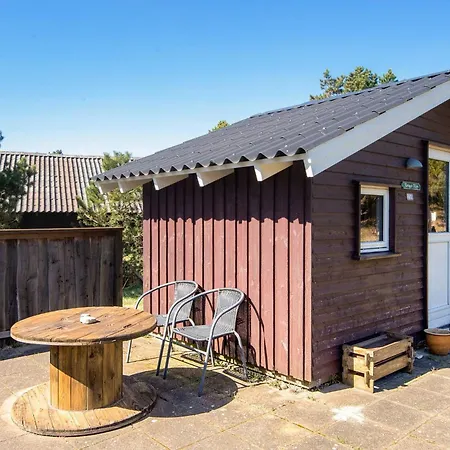 Three-bedroom In 8 Holiday home