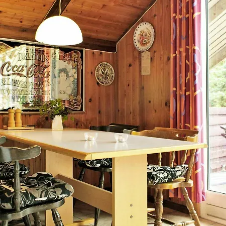 Three-bedroom In 8 Holiday home *