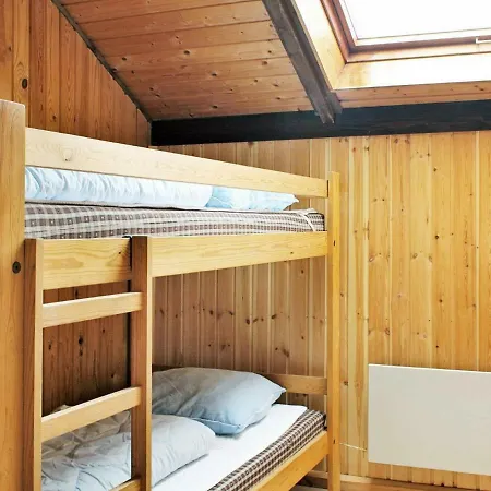 Holiday home Three-bedroom In 8 *